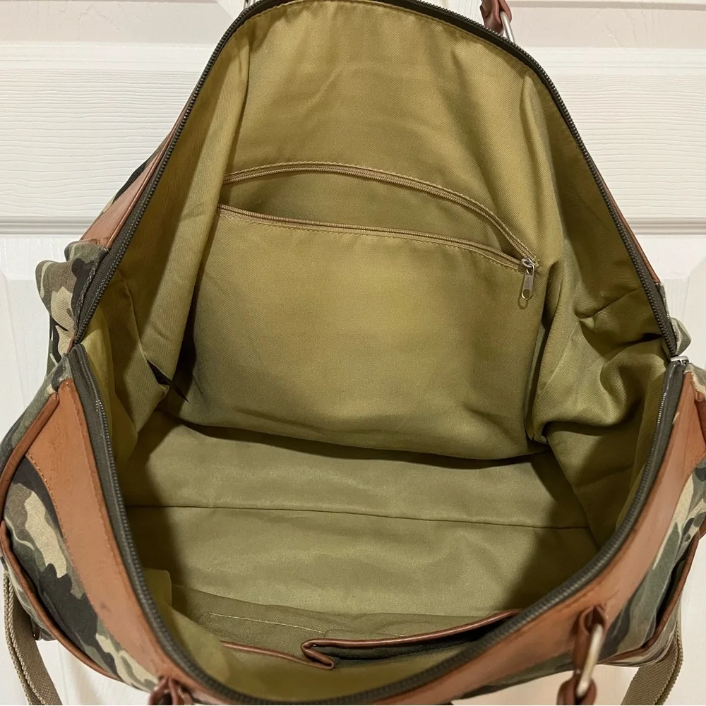 BUXTON MEN'S EXPEDITION II HUNTINGTON CANVAS DUFFEL L18”xW7”xH10”